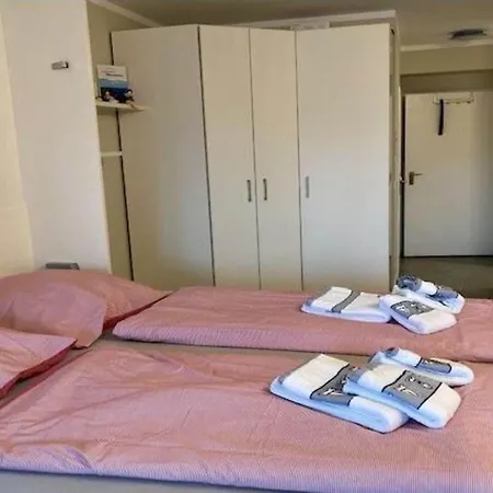 Resi 10 Apartment *